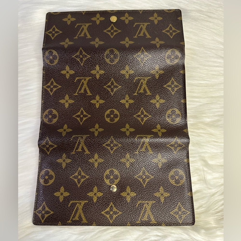 LOUIS VUITTON long passport wallet in monogram - Picture 7 of 17